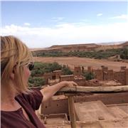 Docente di Liceo classico impartisce lezioni in materie umanistiche